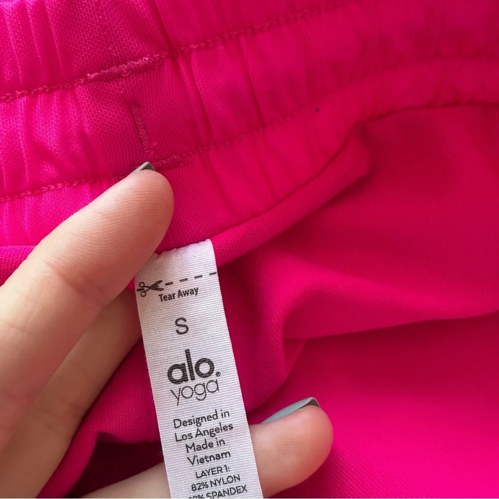 ALO YOGA Ambience Double Layered Hot Pink Neon Shorts Running Athletic - Picture 3 of 4